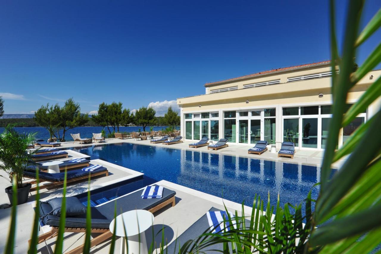 Hotel Antica-Seafront Hotel With Comfortable Rooms And Pool Стари Град Экстерьер фото