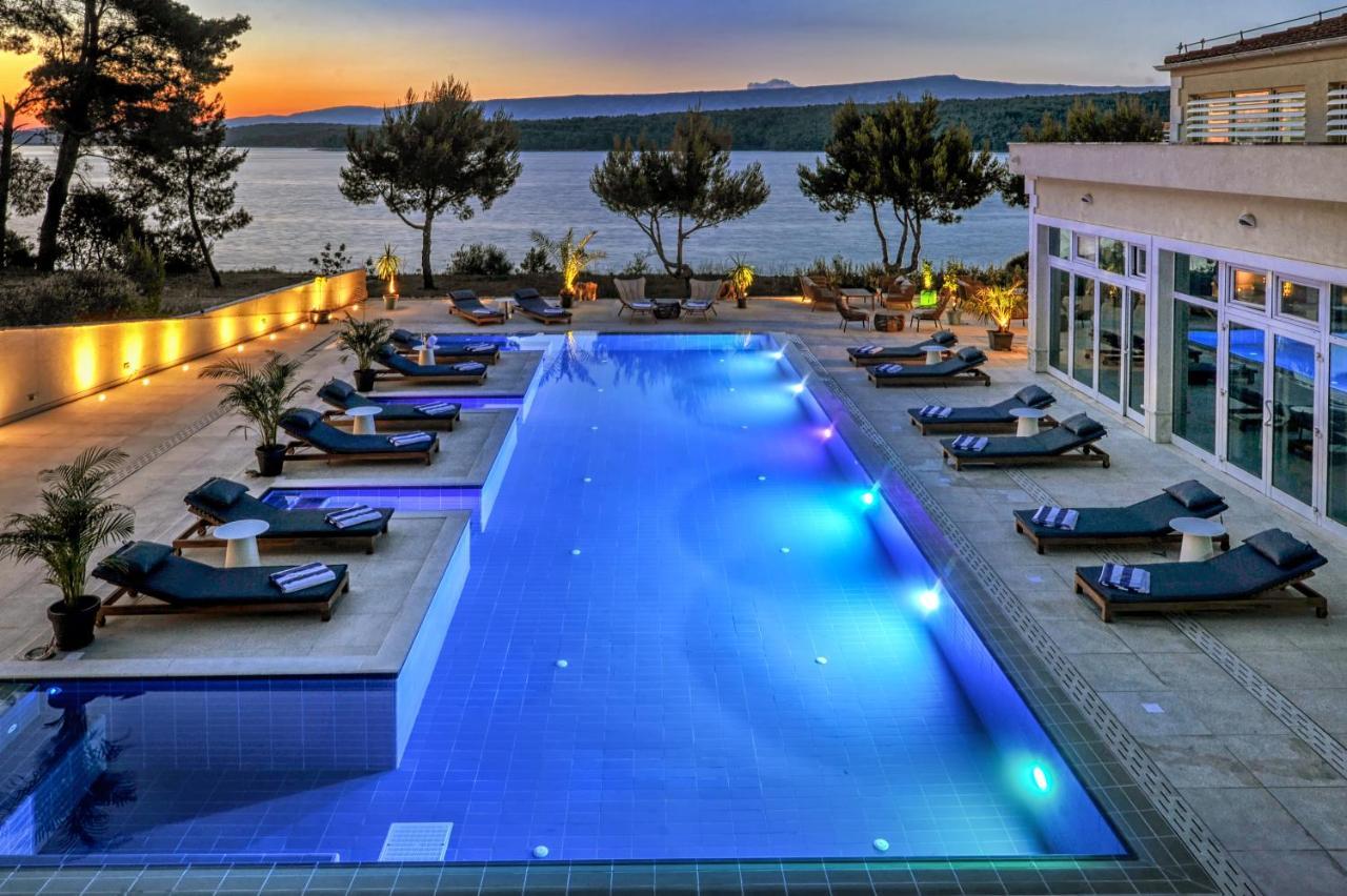 Hotel Antica-Seafront Hotel With Comfortable Rooms And Pool Стари Град Экстерьер фото